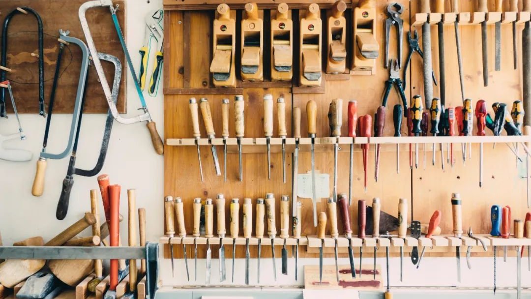 Lean Team, High Efficiency: 20+ SaaS Tools That Get Things Done for Tech Startups